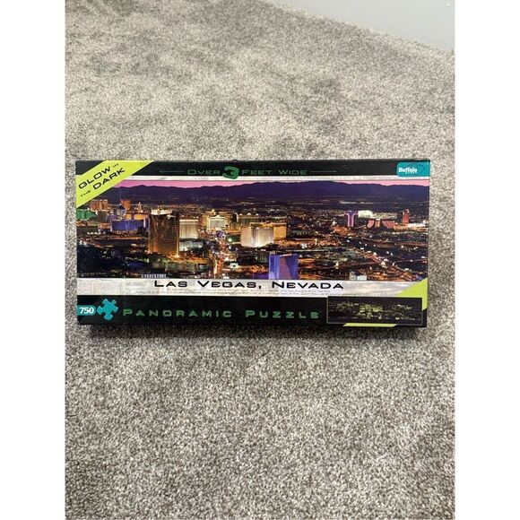 LAS VEGAS, NEVADA Panoramic Puzzle, Glow in the Dark 765 pcs 3' long - Picture 2 of 6